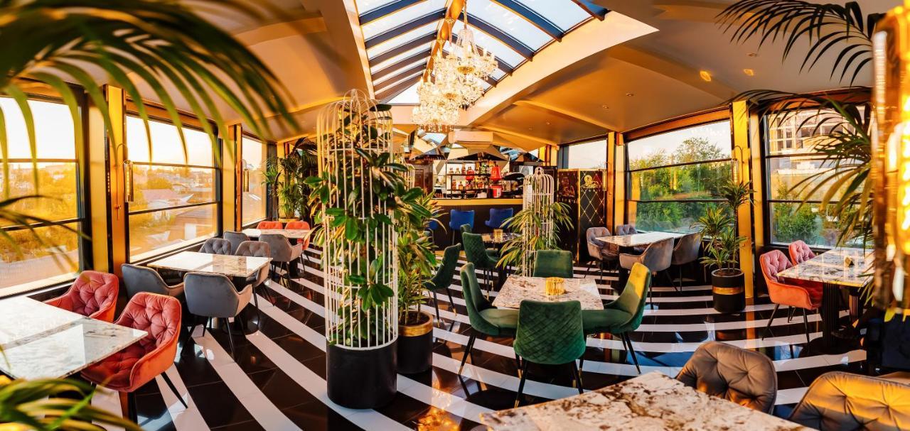 Lion'S Hotel Chişinǎu Buitenkant foto